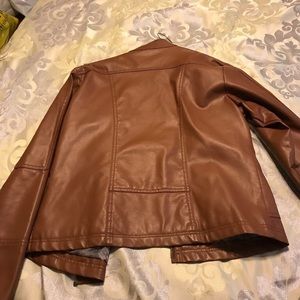 Only worn once. It is in good condition